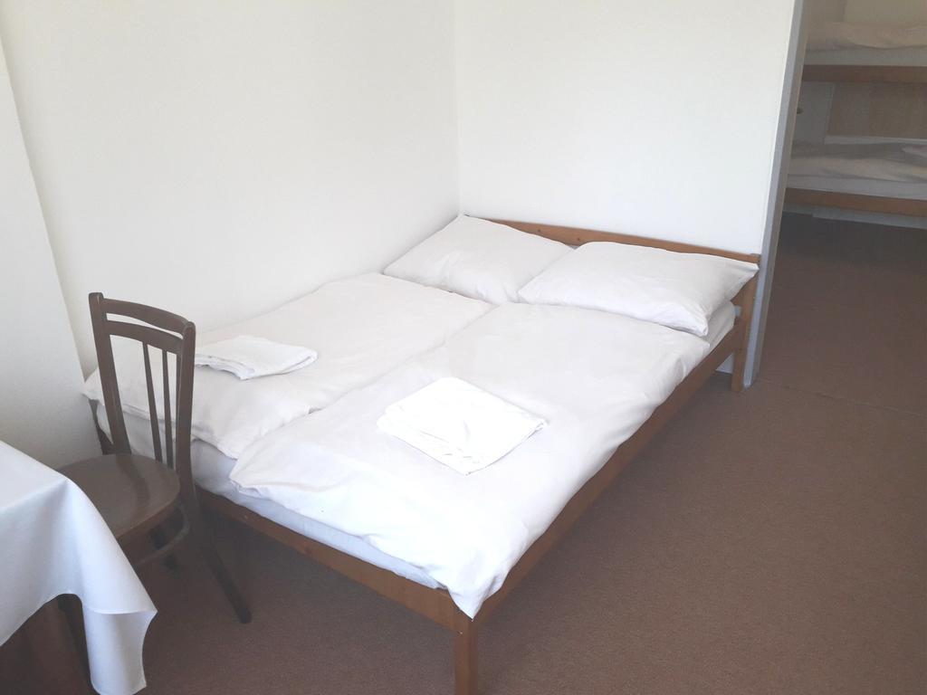 Hostel Sokol Troja Прага Экстерьер фото